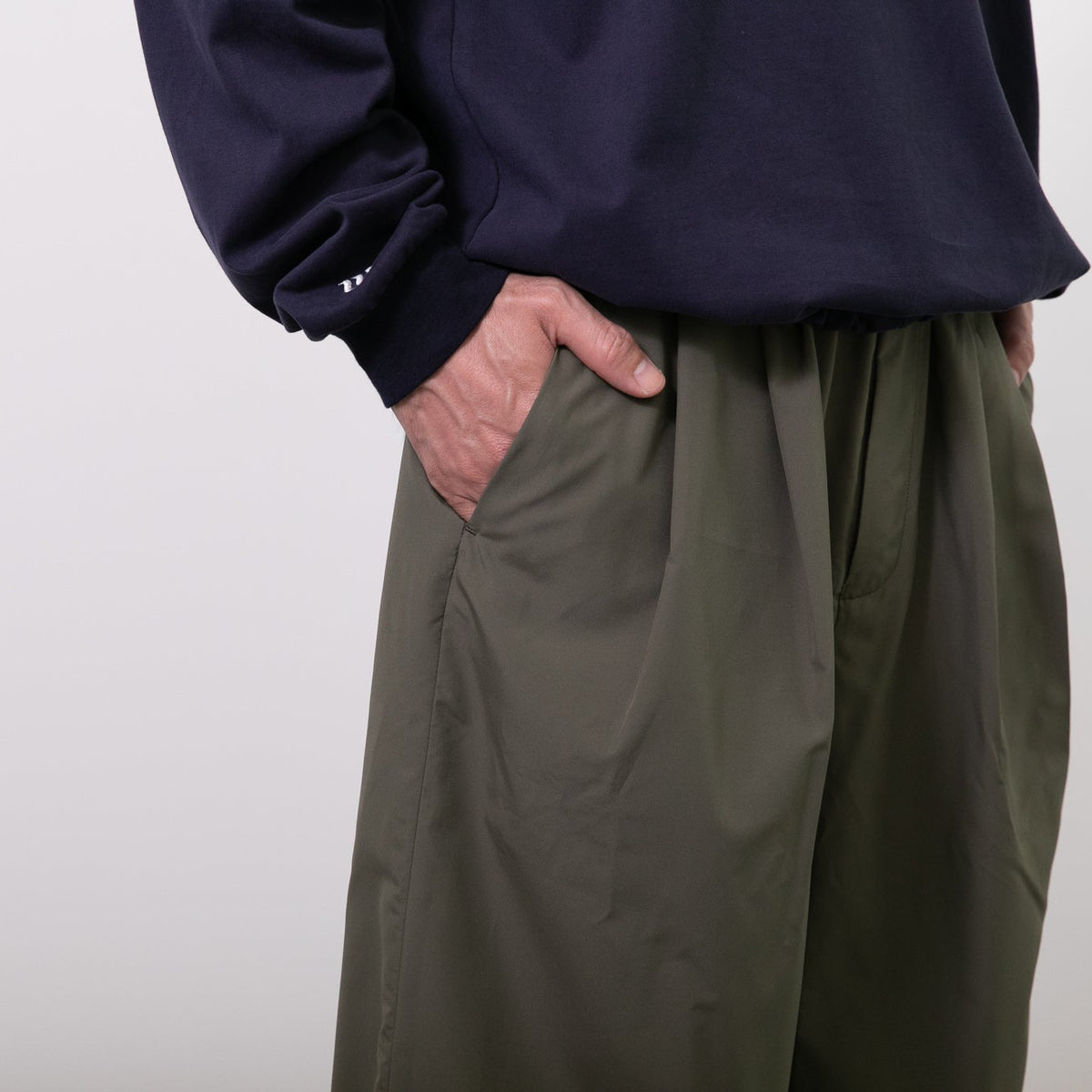 【新入荷】MINOTECH® TWO-TUCKED EASY HALF PANTS