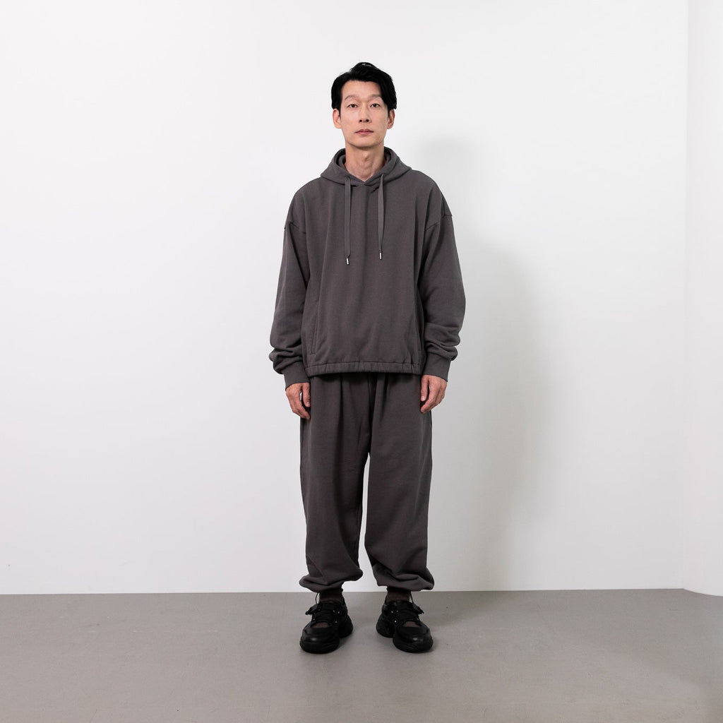 TWO-TUCKED URAKE SWEAT PANTS