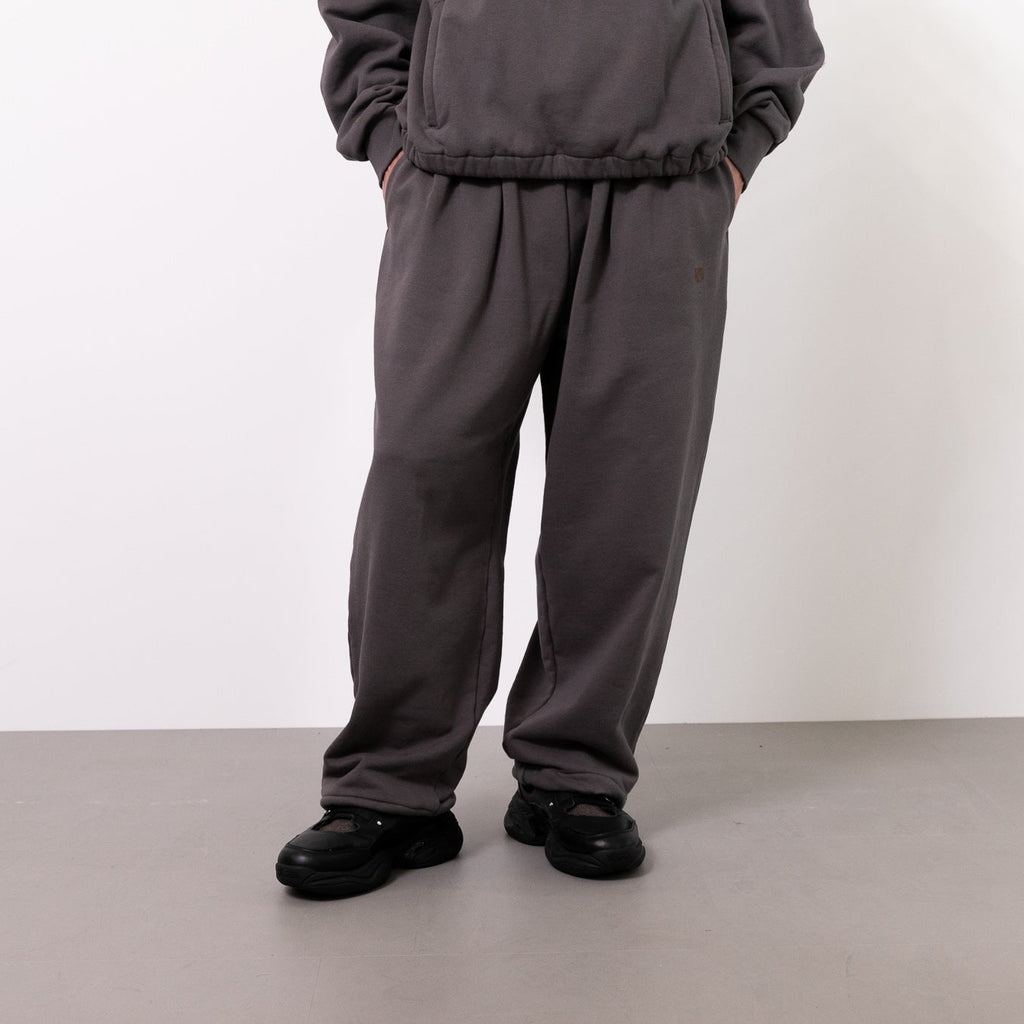 TWO-TUCKED URAKE SWEAT PANTS