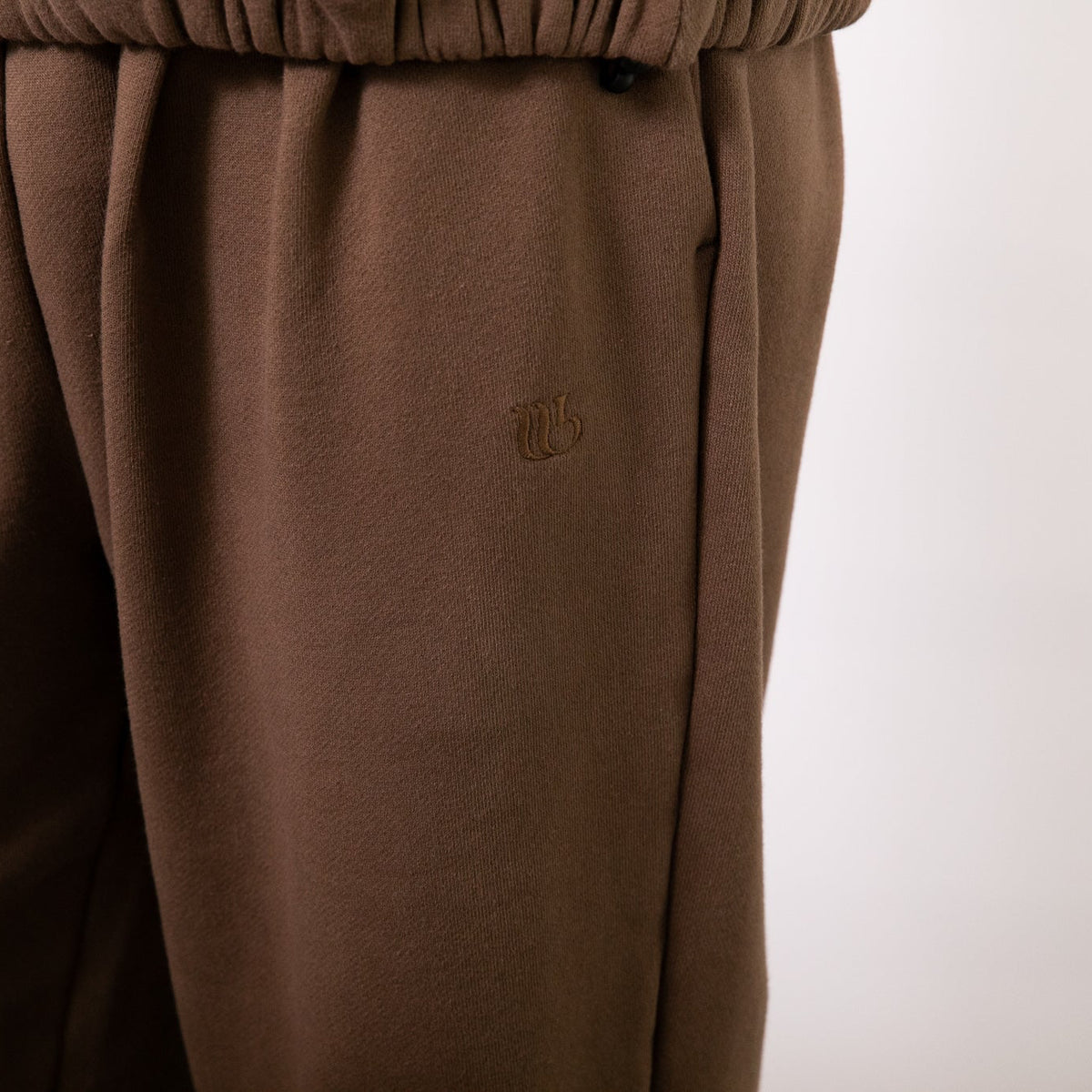 TWO-TUCKED URAKE SWEAT PANTS