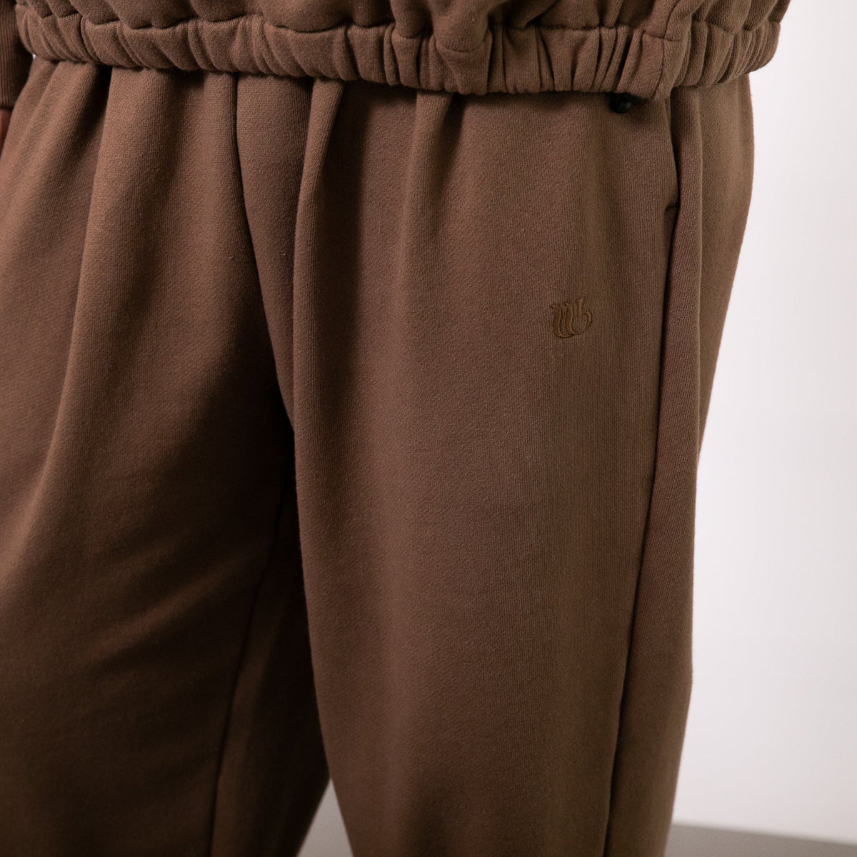 TWO-TUCKED URAKE SWEAT PANTS