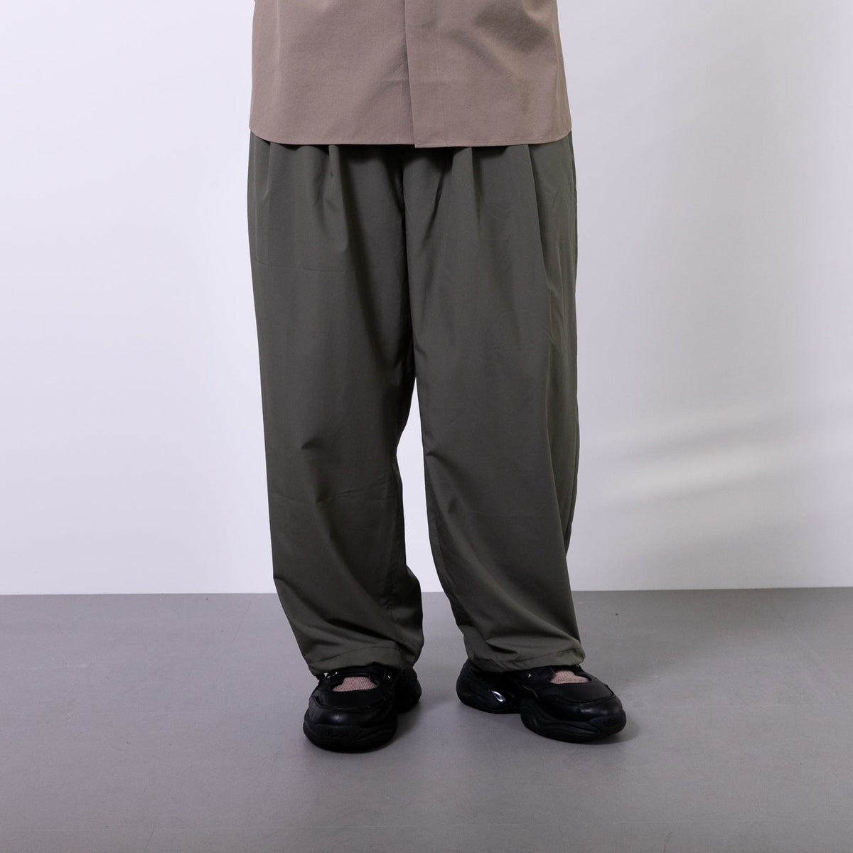 【新入荷】MINOTECH® TWO -TUCKED EASY PANTS